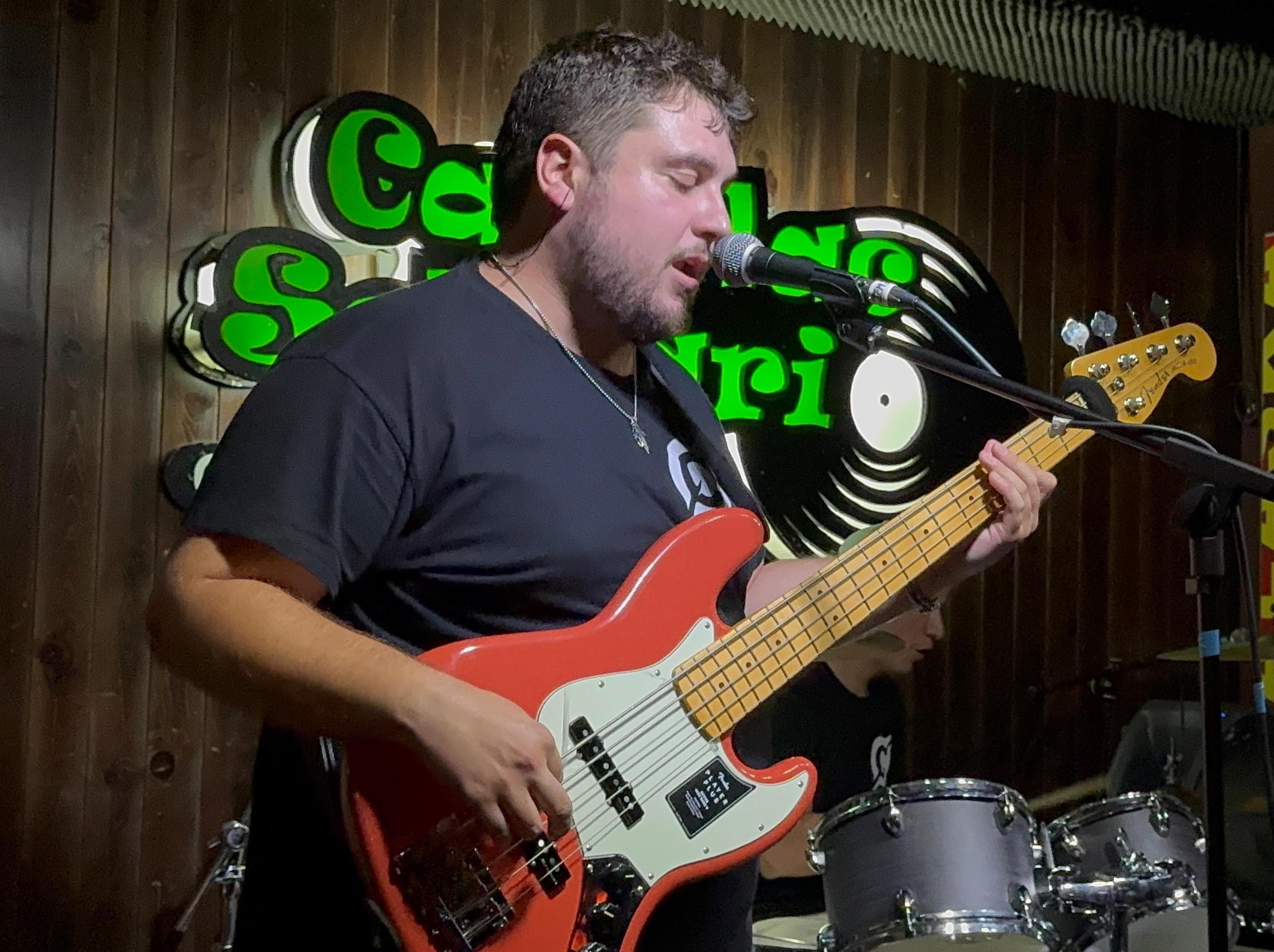 Alberto de la Uz, bajista de la banda